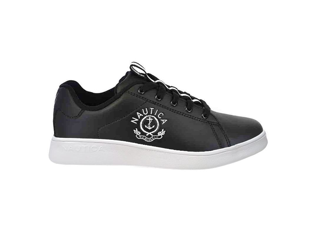 Tenis casuales Nautica color negro con suela y agujetas blancas.