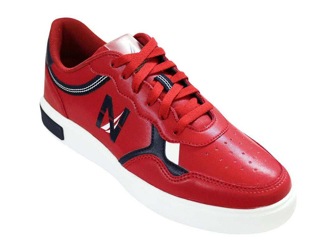 Tenis deportivos Nautica color rojo con suela blanca y detalles en negro.