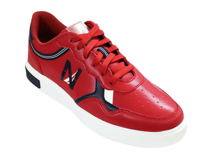 Tenis deportivos Nautica color rojo con suela blanca y detalles en negro.