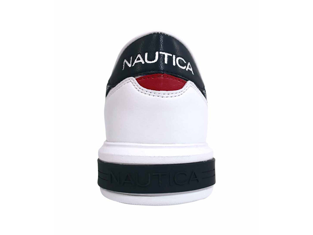 Tenis blancos Nautica con detalles en azul marino y rojo y suela blanca.