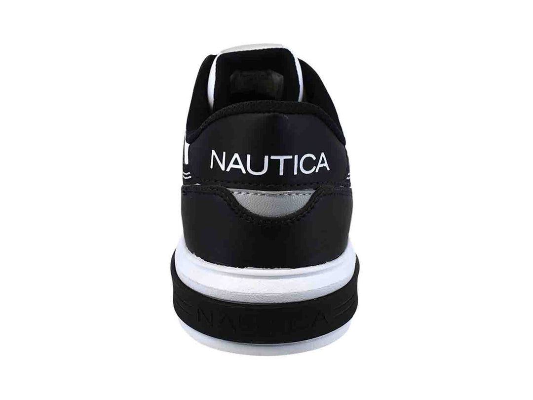 Tenis Nautica Eugene en colores blanco y negro con suela blanca y agujetas blancas.