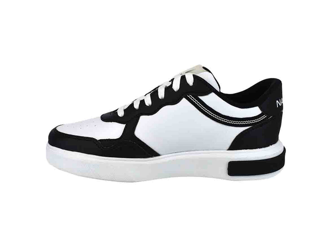 Tenis Nautica Eugene en colores blanco y negro con suela blanca y agujetas blancas.
