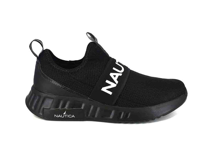 Tenis deportivos color negro marca Nautica estilo slip-on con suela gruesa y detalles en blanco.