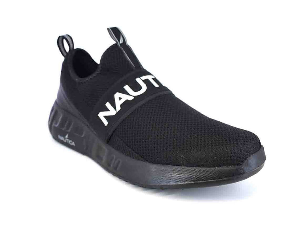 Tenis deportivos color negro marca Nautica estilo slip-on con suela gruesa y detalles en blanco.