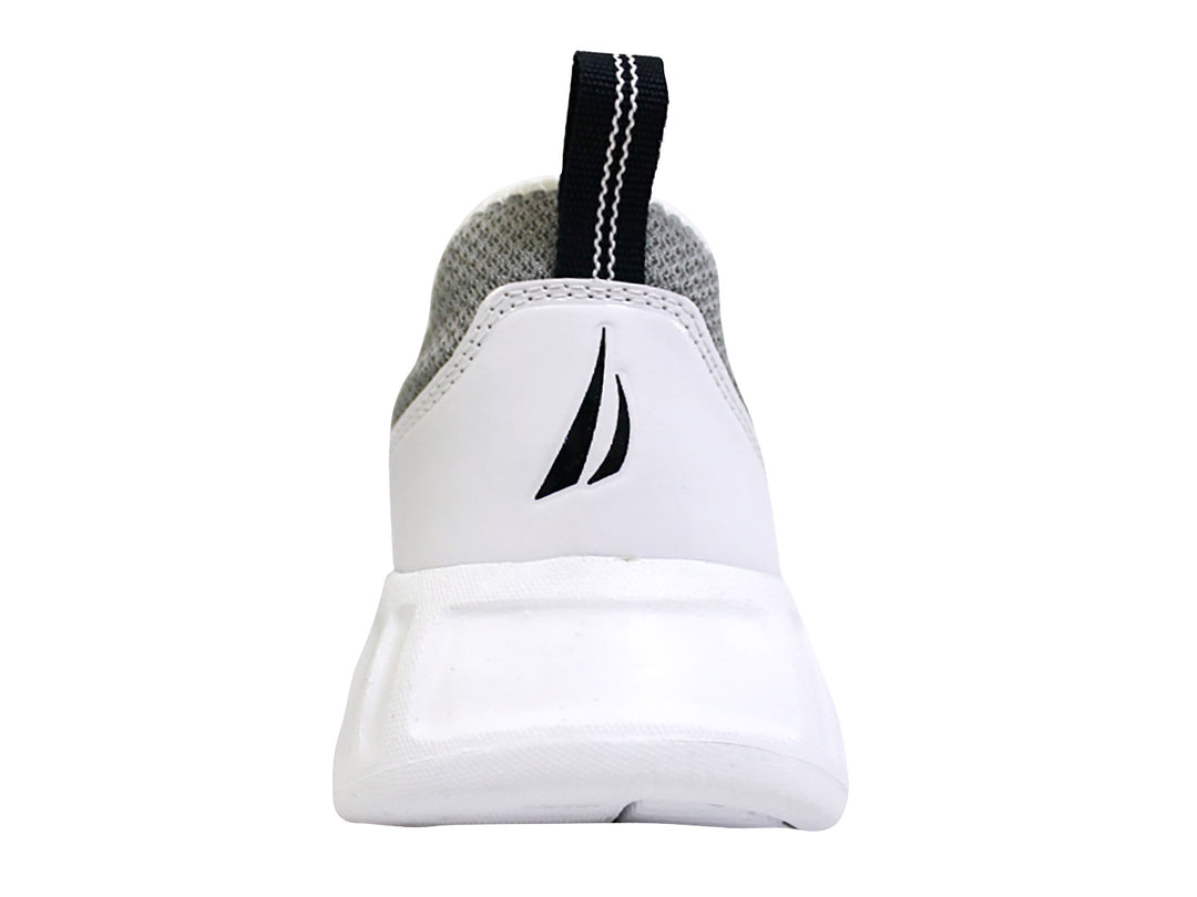 Tenis Nautica Fallon blancos y grises con correa azul marino y suela blanca.