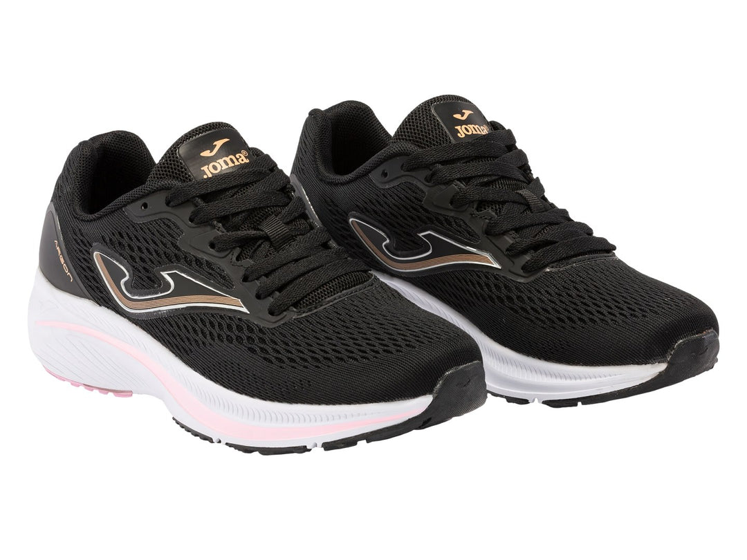 Tenis deportivos Joma color negro con suela blanca y detalles en rosa.