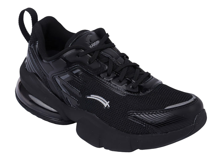 Tenis de baloncesto KAROSSO en color negro con detalles brillantes y malla transpirable.