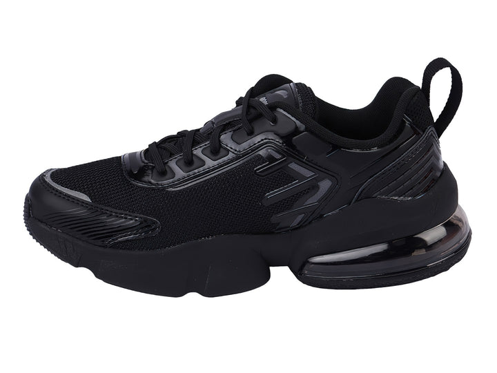 Tenis de baloncesto KAROSSO en color negro con detalles brillantes y malla transpirable.