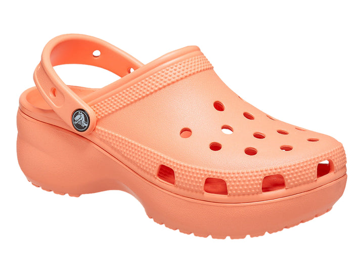 Zuecos Crocs Classic Platform Clog en color papaya con plataforma elevada y correa trasera.