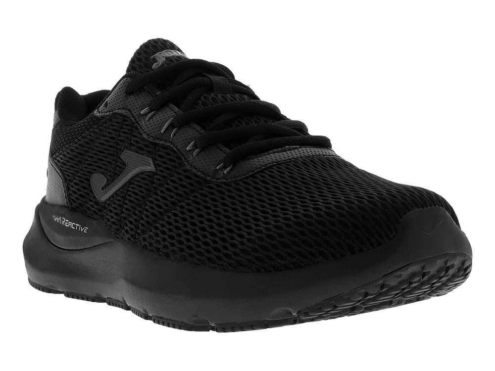 Tenis deportivo Joma color negro con tejido de malla y suela gruesa antideslizante.