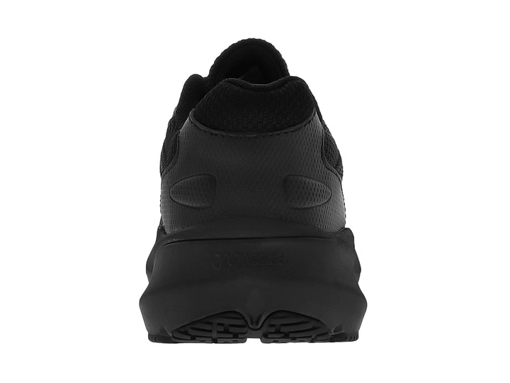 Tenis deportivo Joma color negro con tejido de malla y suela gruesa antideslizante.