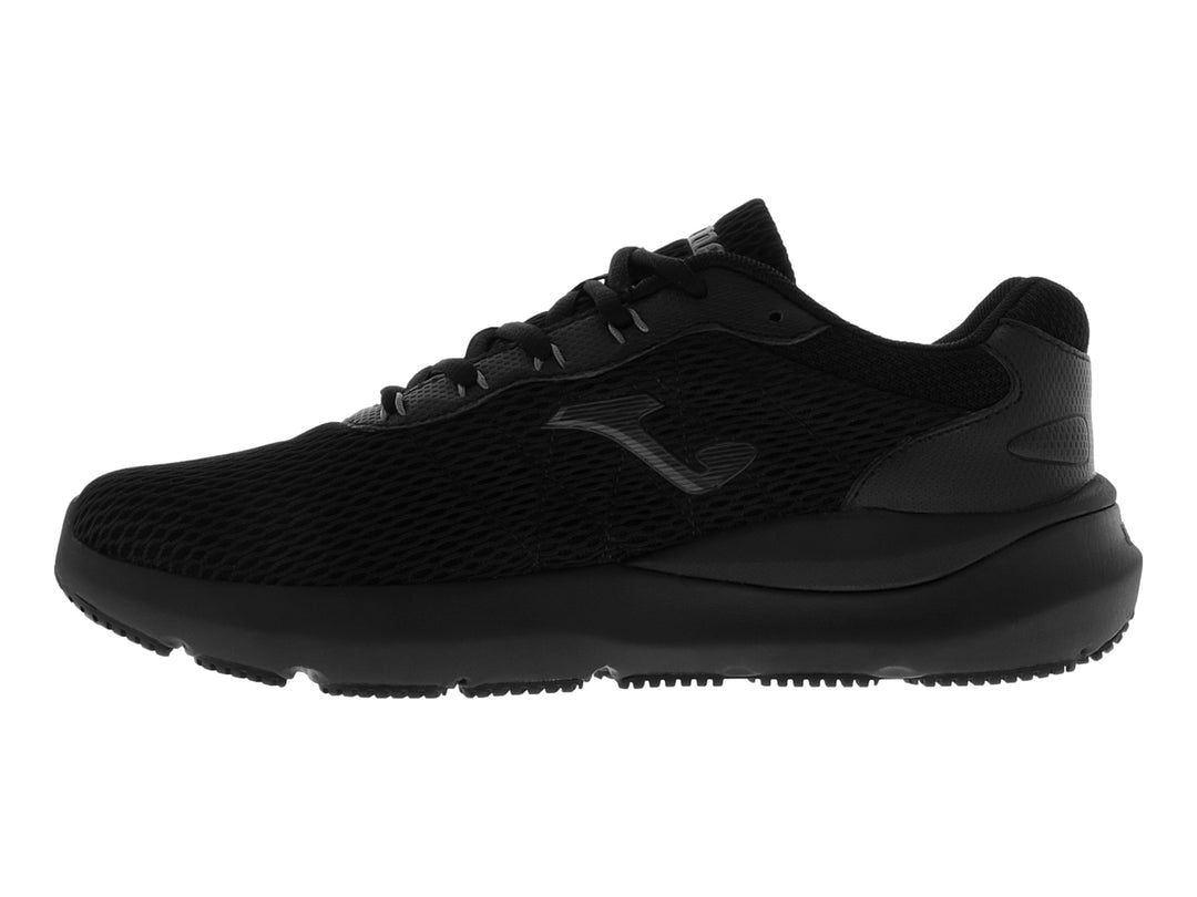Tenis deportivo Joma color negro con tejido de malla y suela gruesa antideslizante.