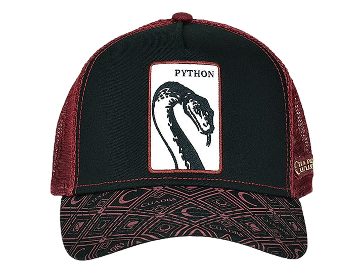 Gorra snapback Cuadra en colores negro y rojo con parche de pitón blanco y visera con estampado geométrico.