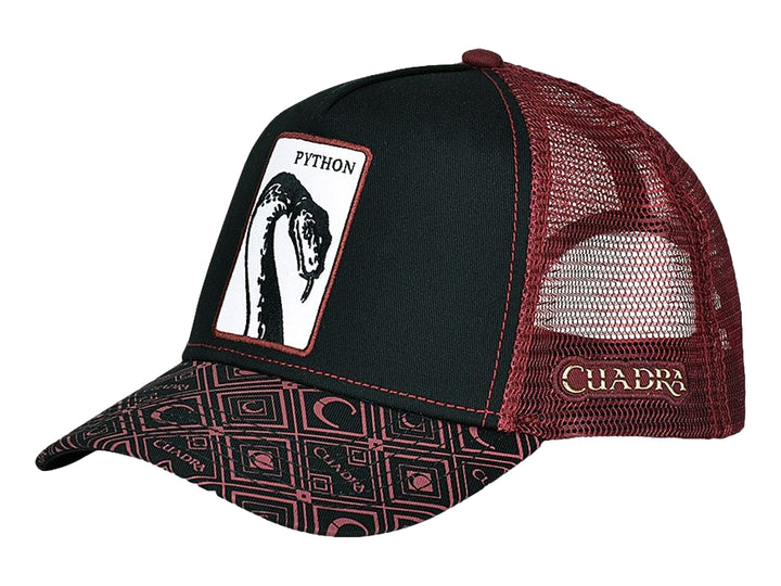 Gorra snapback Cuadra en colores negro y rojo con parche de pitón blanco y visera con estampado geométrico.