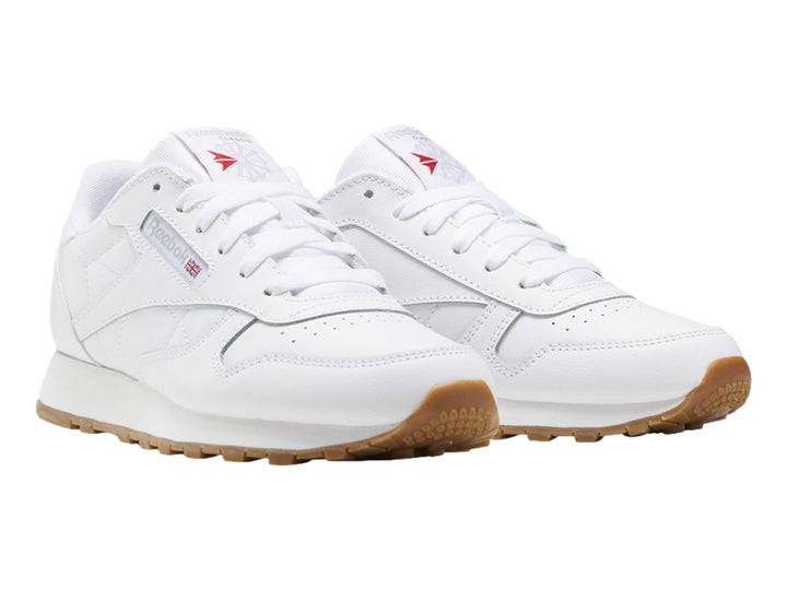 Tenis Reebok blancos de cuero con suela color café para niños pequeños.