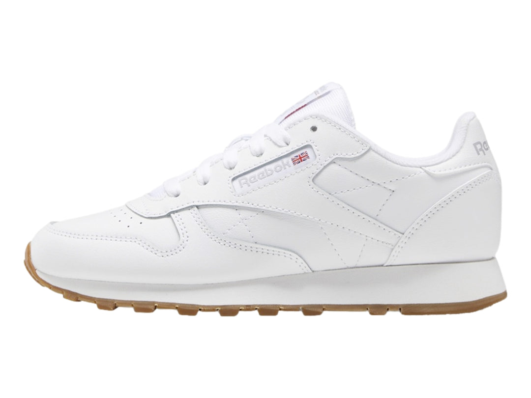 Tenis Reebok blancos de cuero con suela color café para niños pequeños.