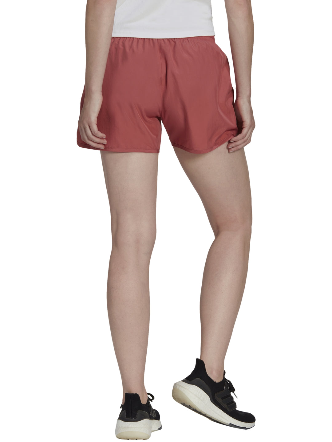 Pantalones cortos deportivos Adidas en color rojo wonder red para mujer.