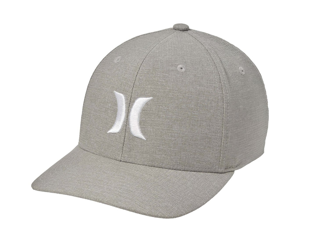 Gorra Hurley color gris con logotipo blanco bordado en el frente y visera curva.