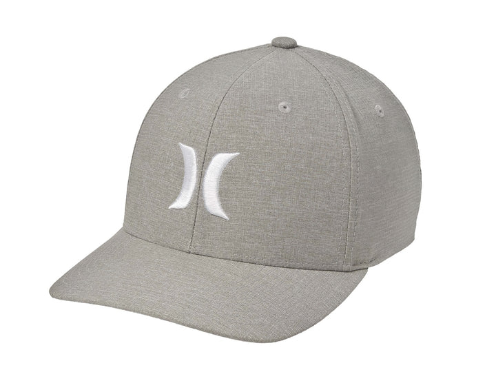 Gorra Hurley color gris con logotipo blanco bordado en el frente y visera curva.