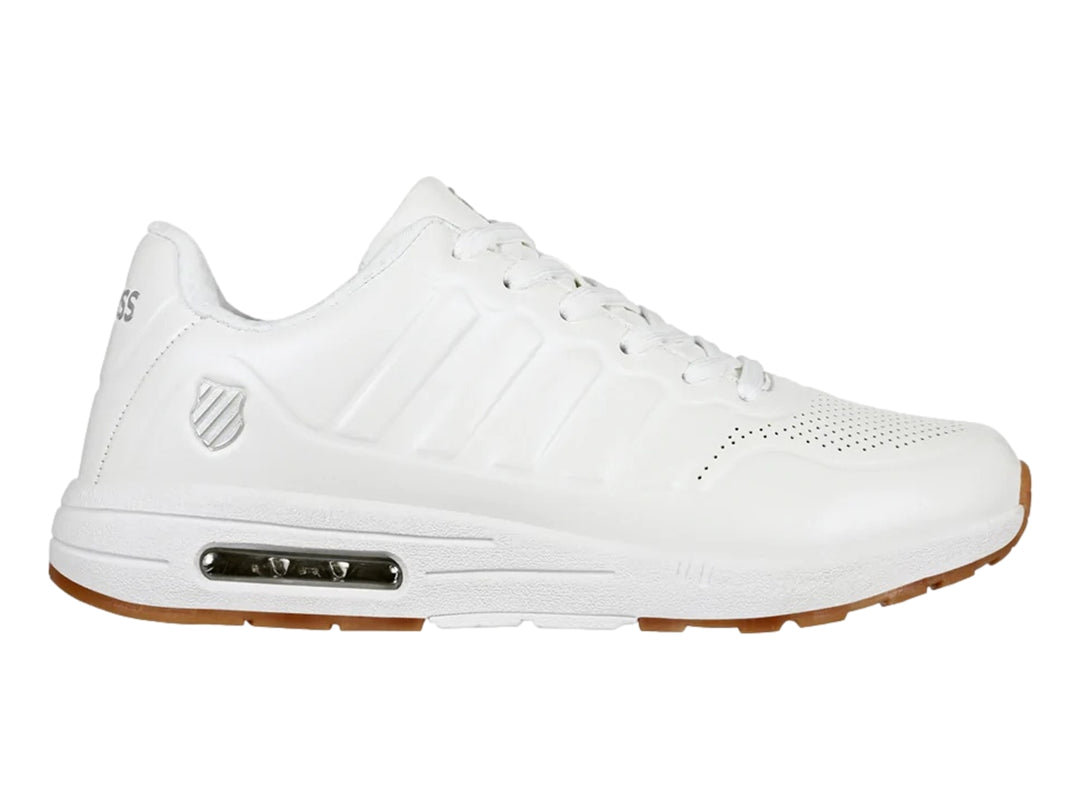 Tenis deportivos K-Swiss color blanco con suela de goma marrón y cámara de aire visible en el talón.
