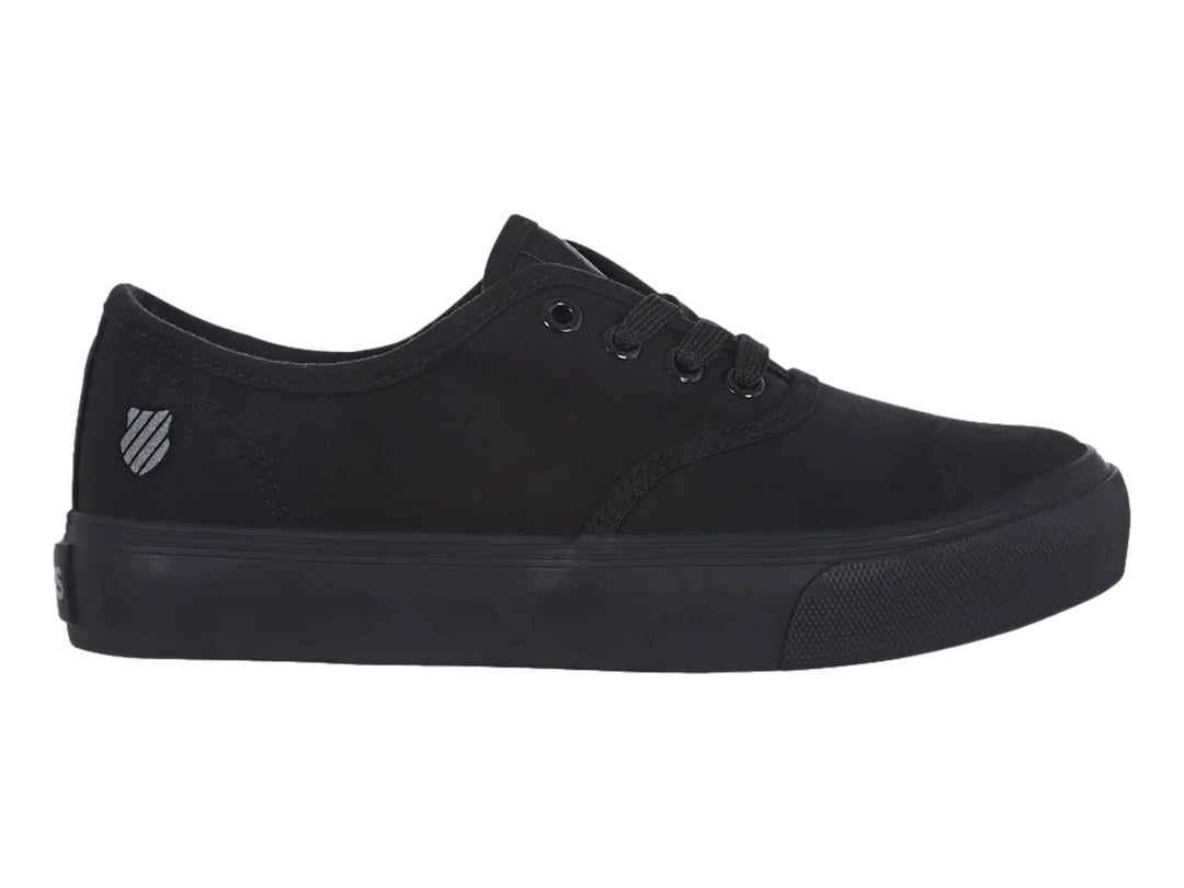 Tenis K-Swiss Beverly Platform en color negro monocromático con suela de plataforma gruesa.