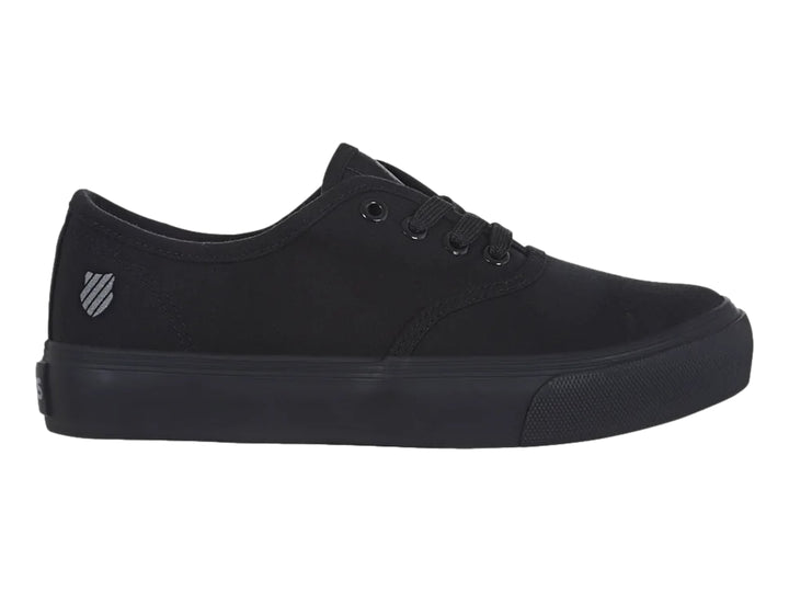 Tenis K-Swiss Beverly Platform en color negro monocromático con suela de plataforma gruesa.