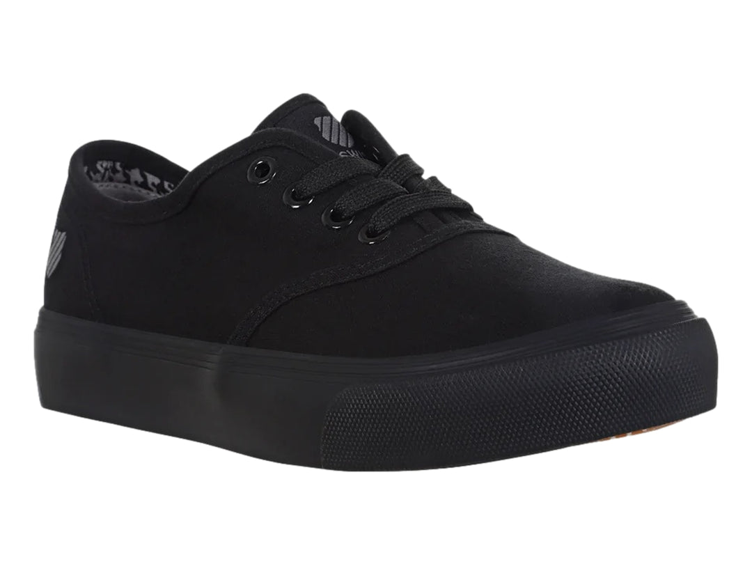 Tenis K-Swiss Beverly Platform en color negro monocromático con suela de plataforma gruesa.