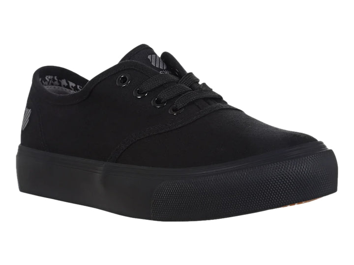 Tenis K-Swiss Beverly Platform en color negro monocromático con suela de plataforma gruesa.