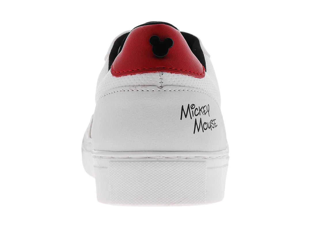 Tenis blancos de perfil bajo con franjas laterales en rojo y negro y suela blanca.