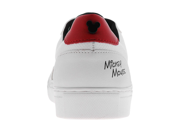 Tenis blancos de perfil bajo con franjas laterales en rojo y negro y suela blanca.
