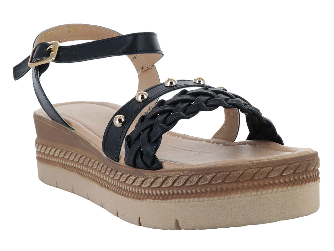 Sandalias negras de plataforma con correa trenzada, detalles dorados y suela beige para mujer.