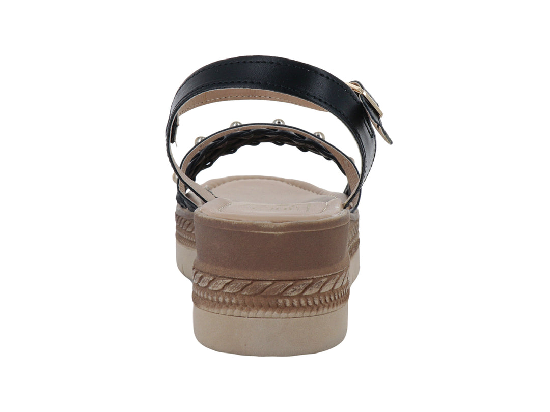 Sandalias negras de plataforma con correa trenzada, detalles dorados y suela beige para mujer.