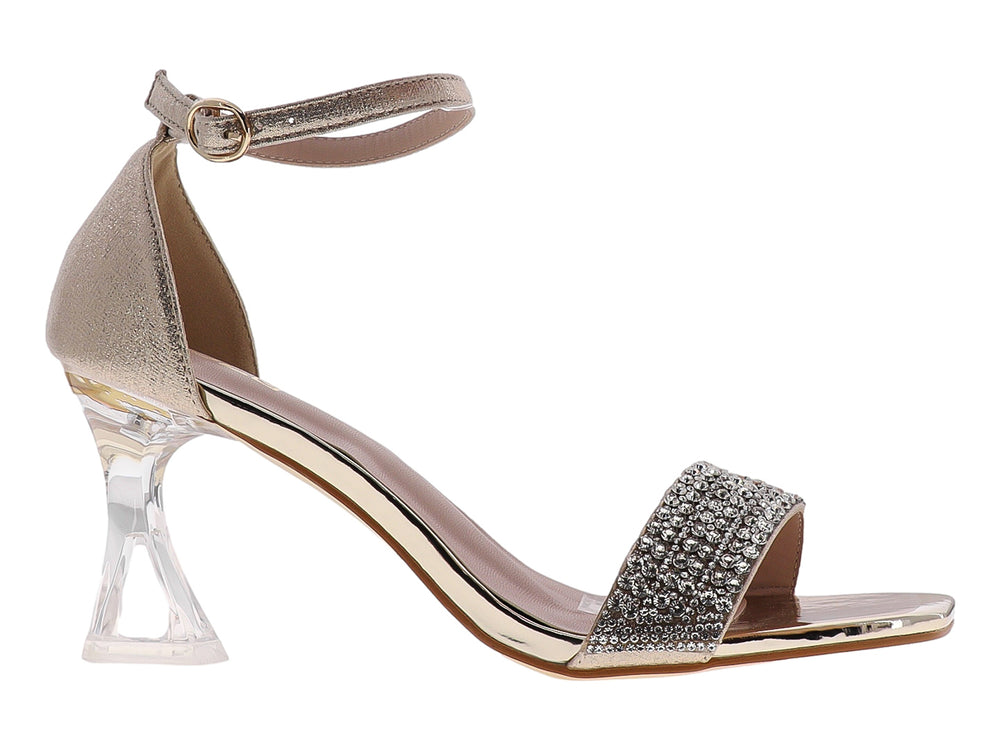 Sandalia dorada para mujer con tacón transparente y correa frontal decorada con pedrería brillante.