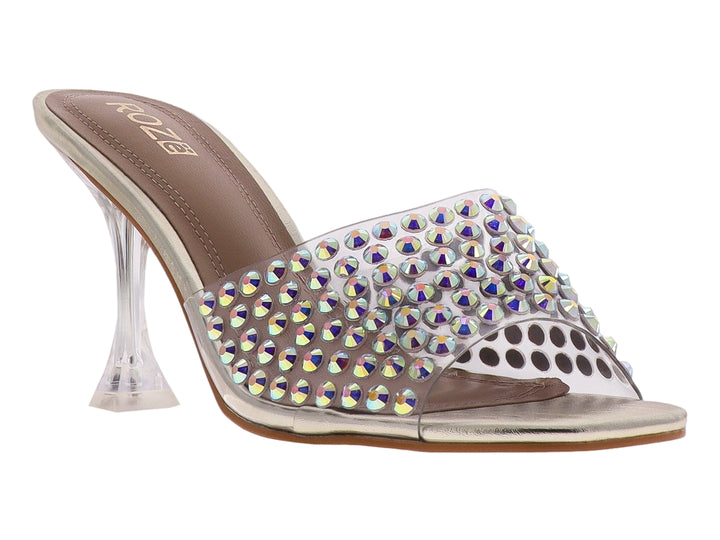 Sandalias doradas de tacón transparente con tira ancha decorada con cristales brillantes.