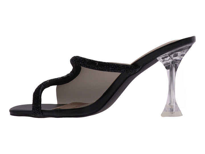 Sandalia negra de tacón transparente con tira frontal brillante.