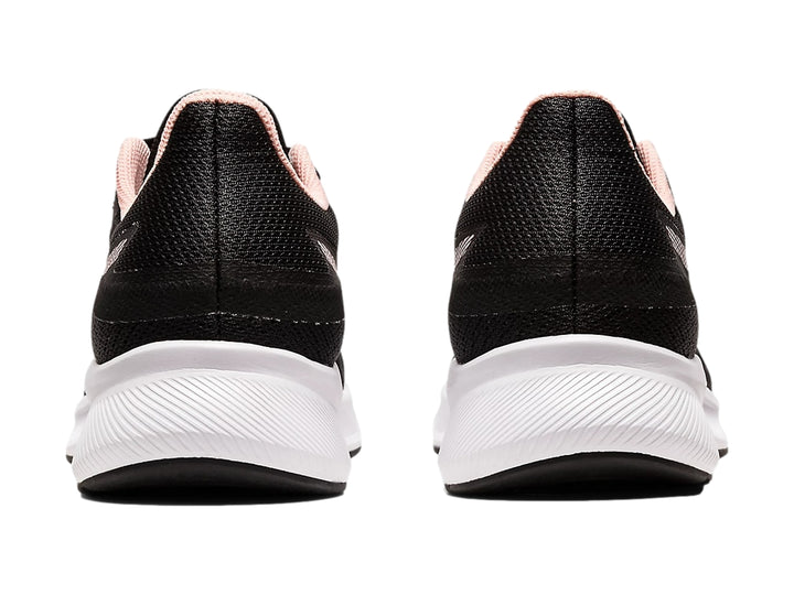 Tenis deportivos ASICS Patriot 13 color negro con suela blanca y forro interior rosa.