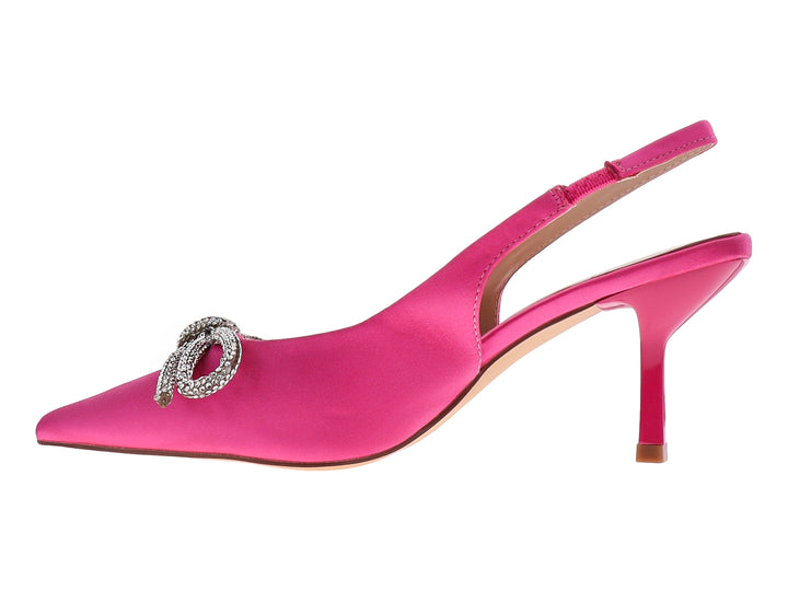 Zapato de tacón rosa con punta puntiaguda, correa posterior y moño de brillantes en la parte frontal.