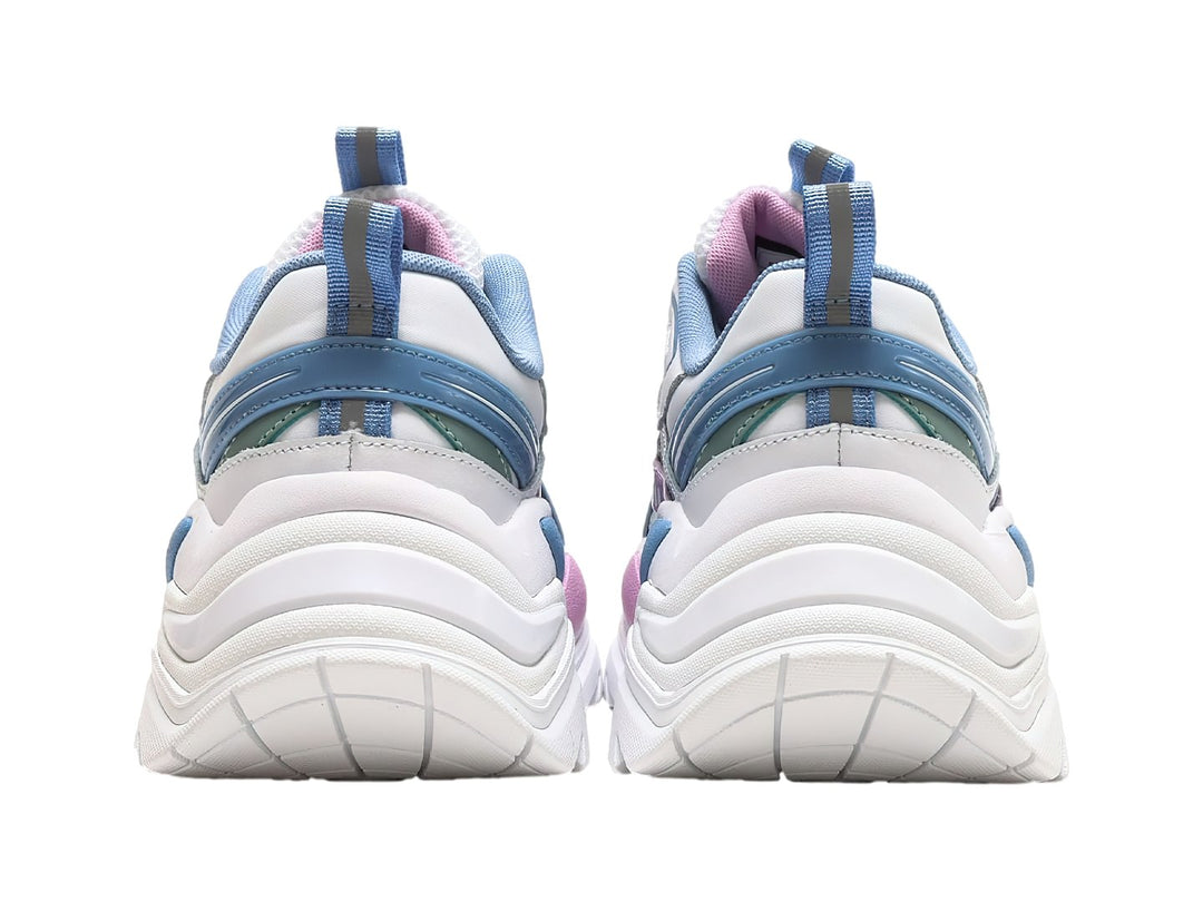 Tenis FILA blancos con detalles en azul y morado, suela ancha y robusta para deporte o uso casual.