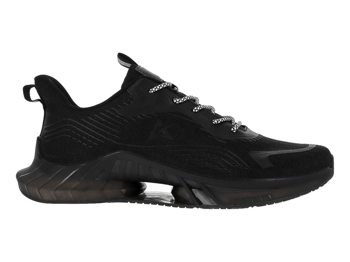 Tenis de baloncesto JUSTART color negro con diseño de suela hueca y agujetas blancas.