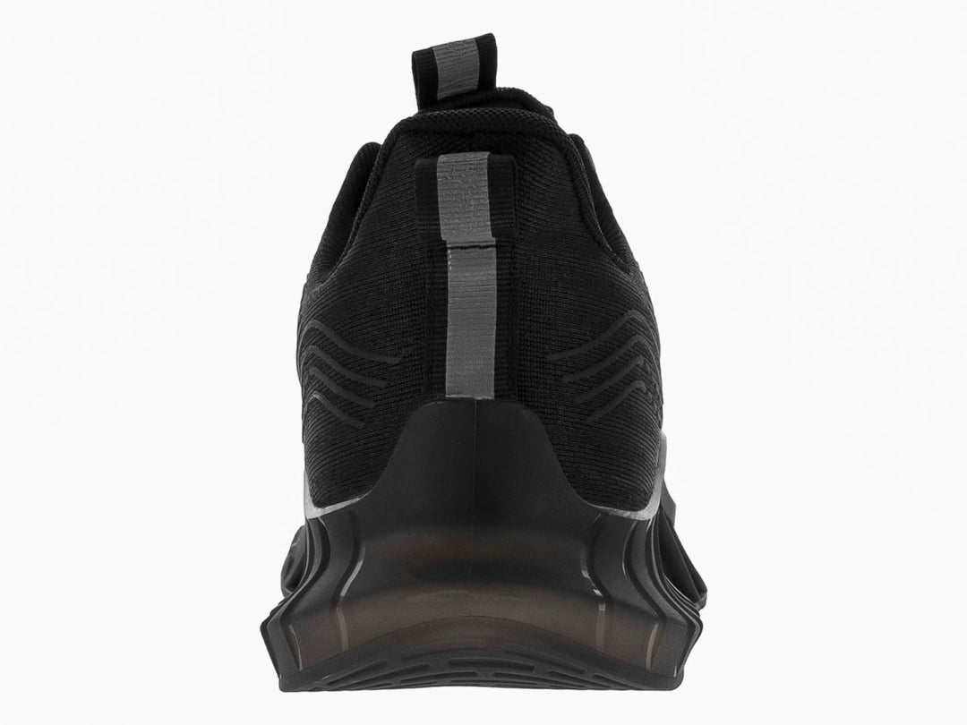 Tenis de baloncesto JUSTART color negro con diseño de suela hueca y agujetas blancas.