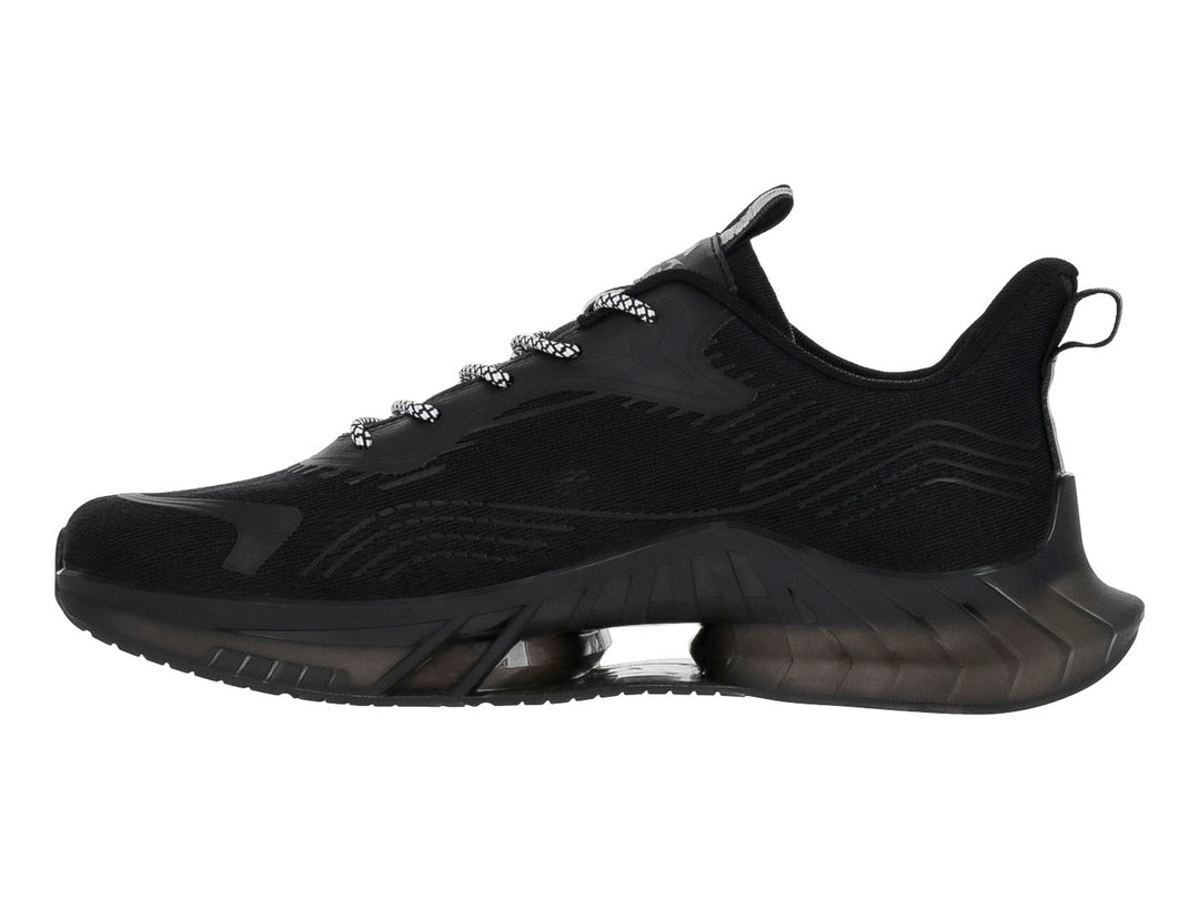 Tenis de baloncesto JUSTART color negro con diseño de suela hueca y agujetas blancas.