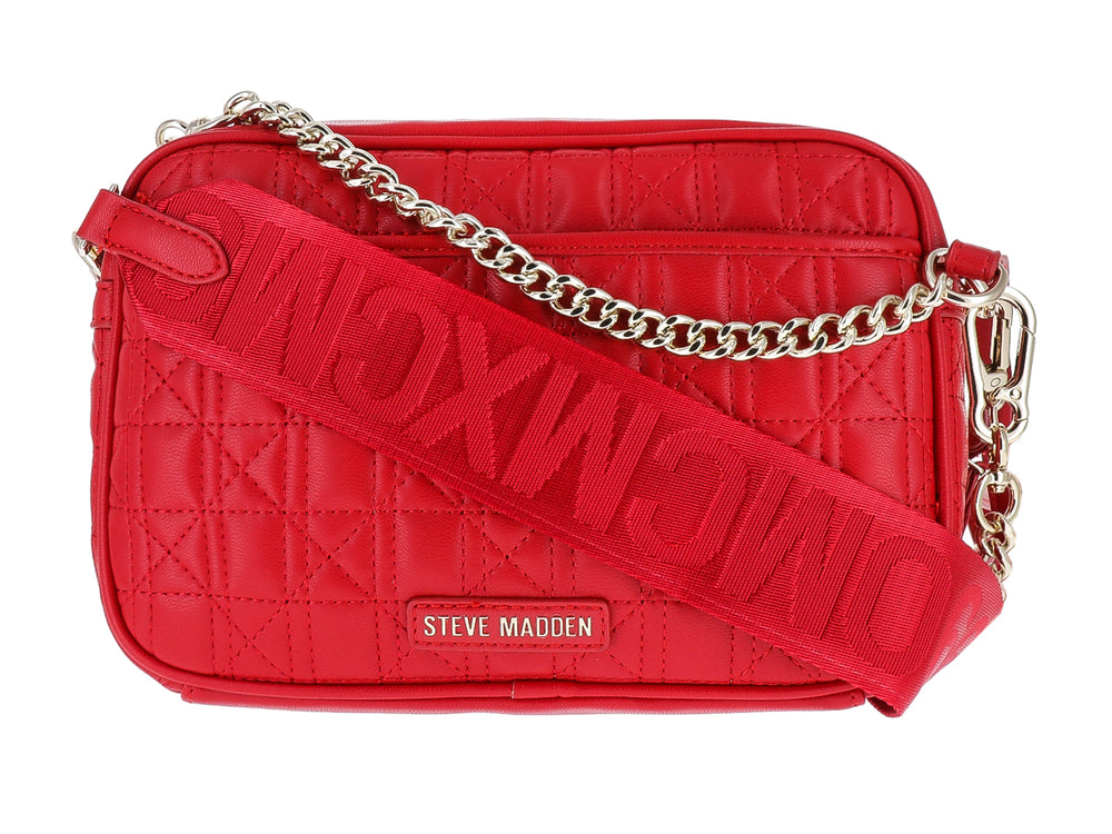 Bolso rojo acolchado de Steve Madden con detalle de candado frontal y correa ajustable.