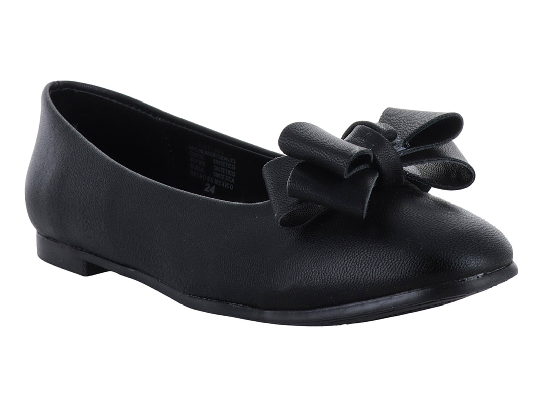 Zapato plano color negro para niña con un moño decorativo en la parte superior.