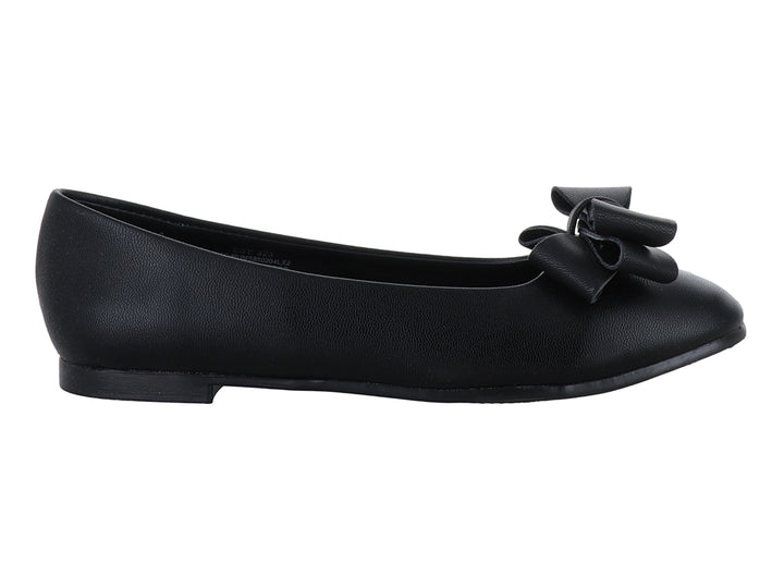 Zapato plano color negro para niña con un moño decorativo en la parte superior.