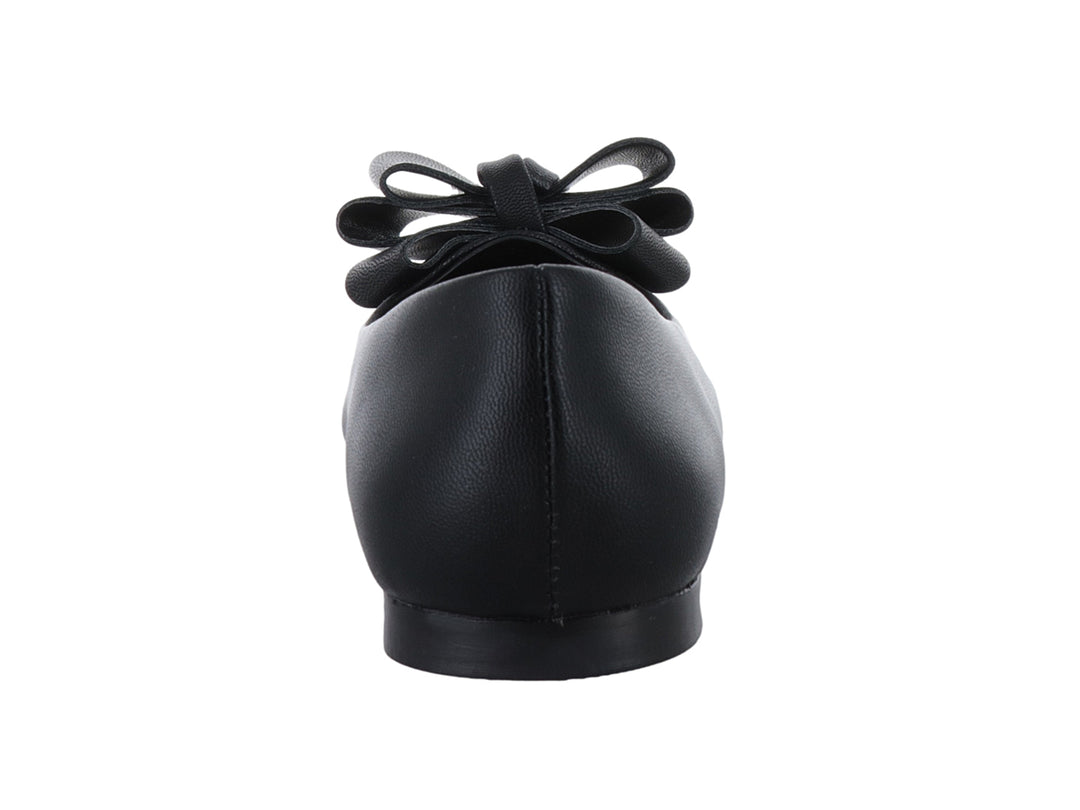 Zapato plano color negro para niña con un moño decorativo en la parte superior.