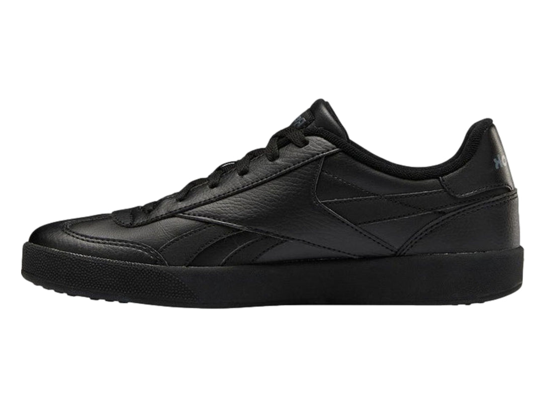Tenis deportivos Reebok color negro con suela plana y logotipo lateral.