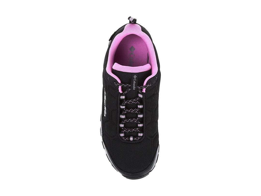 Zapato deportivo Columbia Firecamp III WP en color negro con detalles en rosa y suela gris.