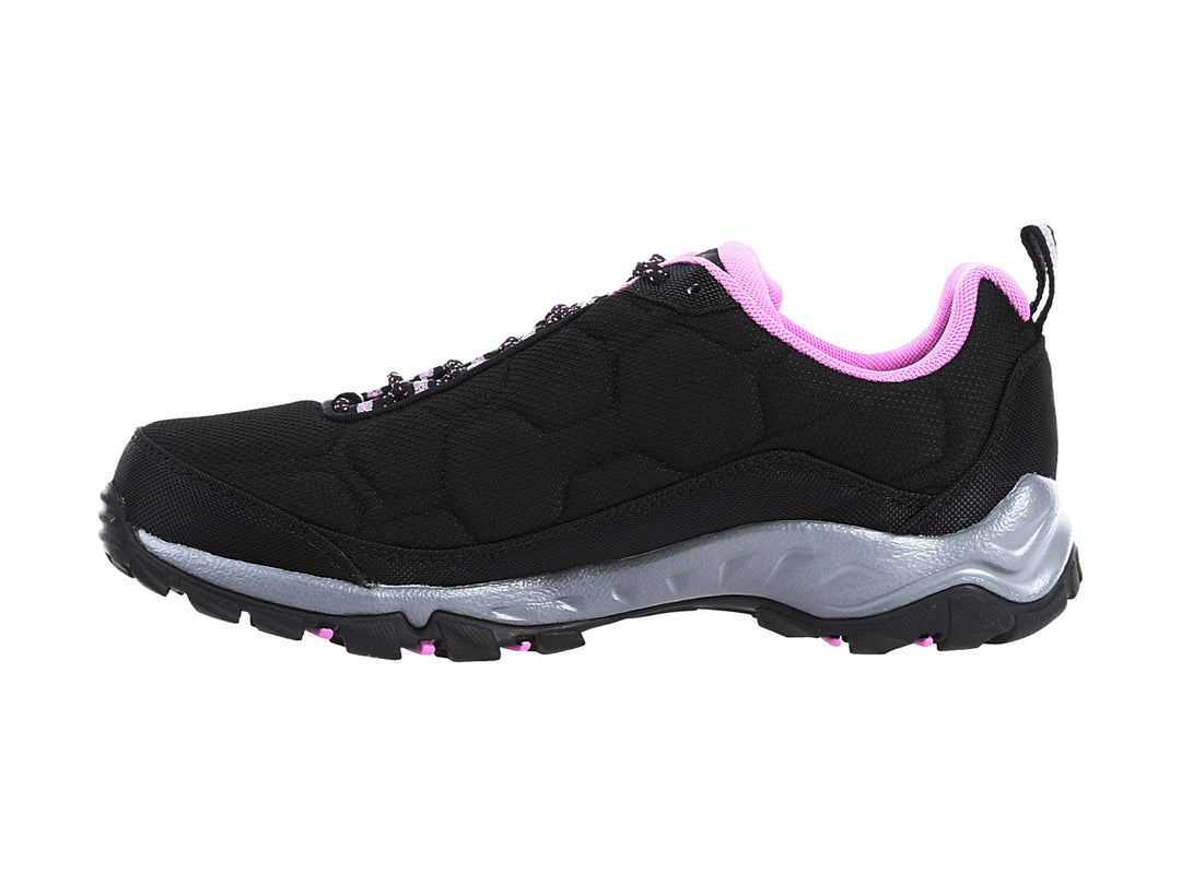 Zapato deportivo Columbia Firecamp III WP en color negro con detalles en rosa y suela gris.