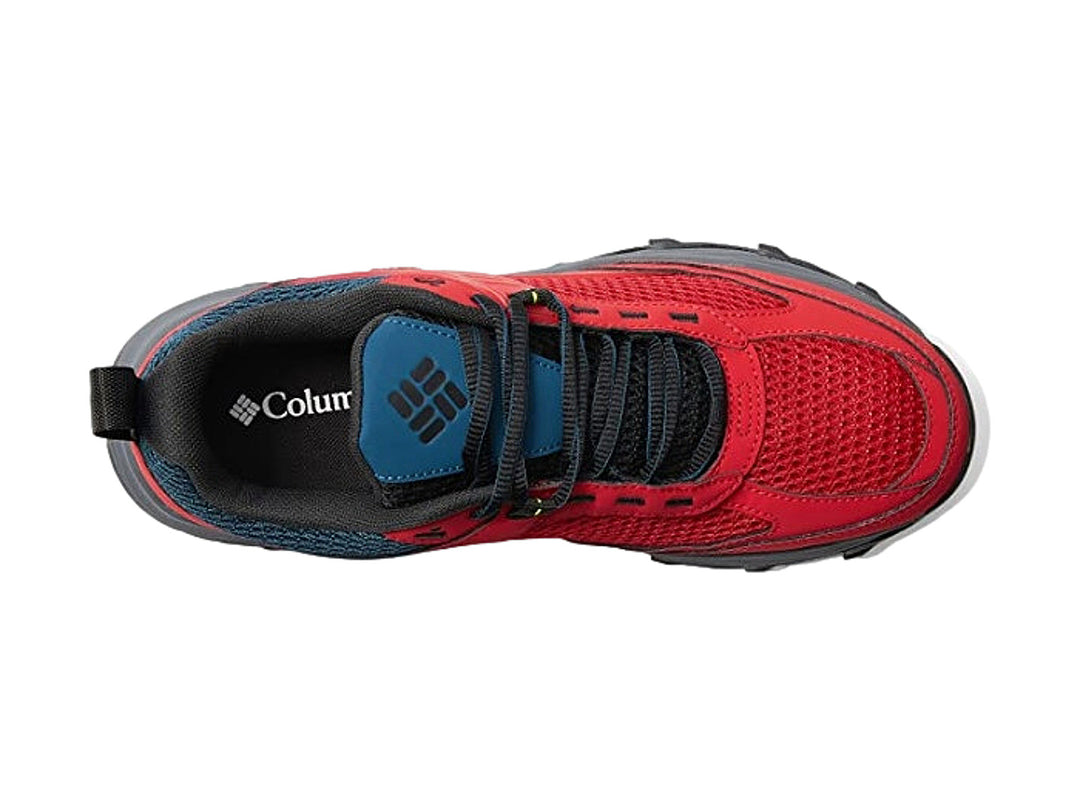 Par de tenis deportivos Columbia color rojo con suela gris oscuro y detalles azules.