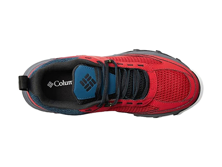 Par de tenis deportivos Columbia color rojo con suela gris oscuro y detalles azules.